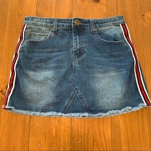 3/$25💢 GoGo Jeans Mini Jean Skirt Size 7
